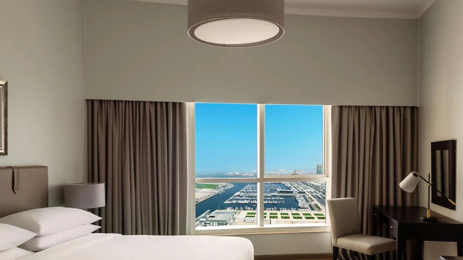 Dubai Marriott Harbour Hotel And Suites