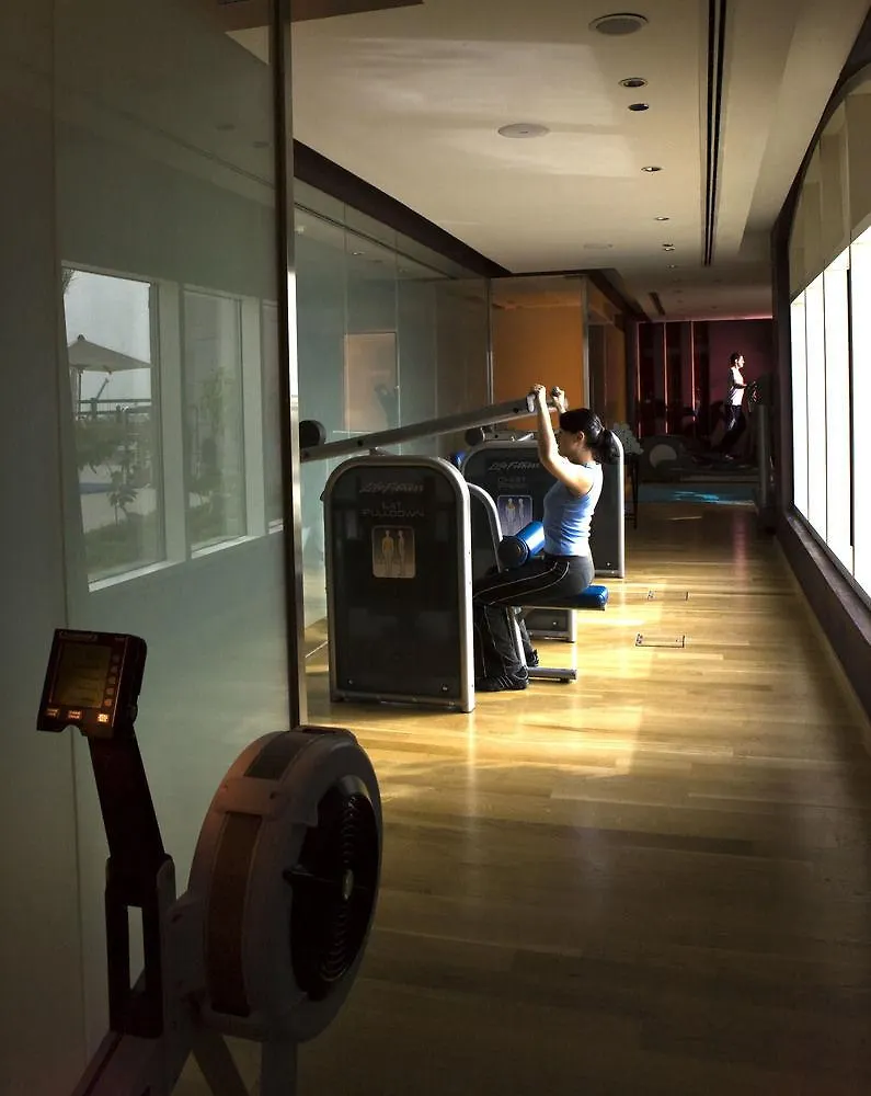 Dubai Marriott Harbour Hotel And Suites 4*,