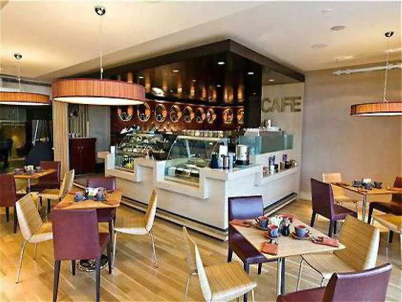 Dubai Marriott Harbour Hotel And Suites 4*,
