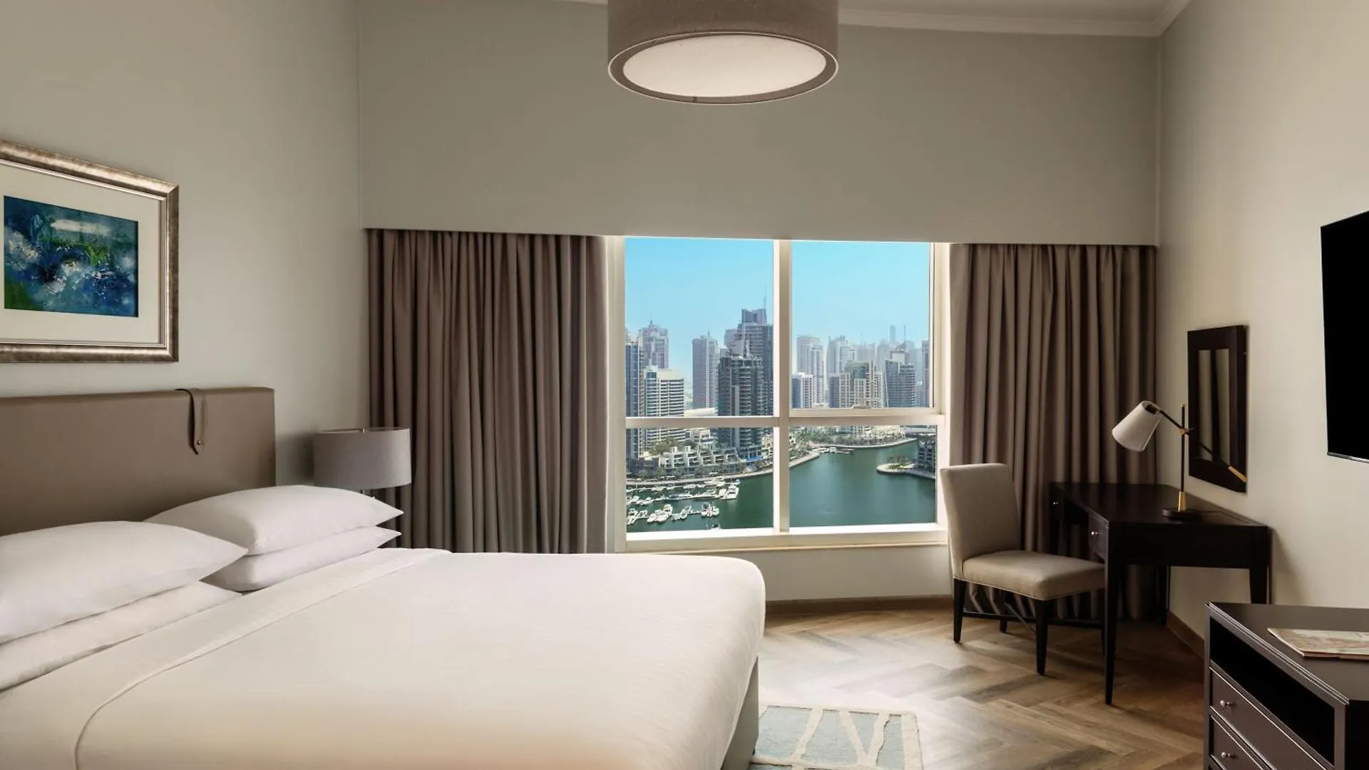 Dubai Marriott Harbour Hotel And Suites 4*,
