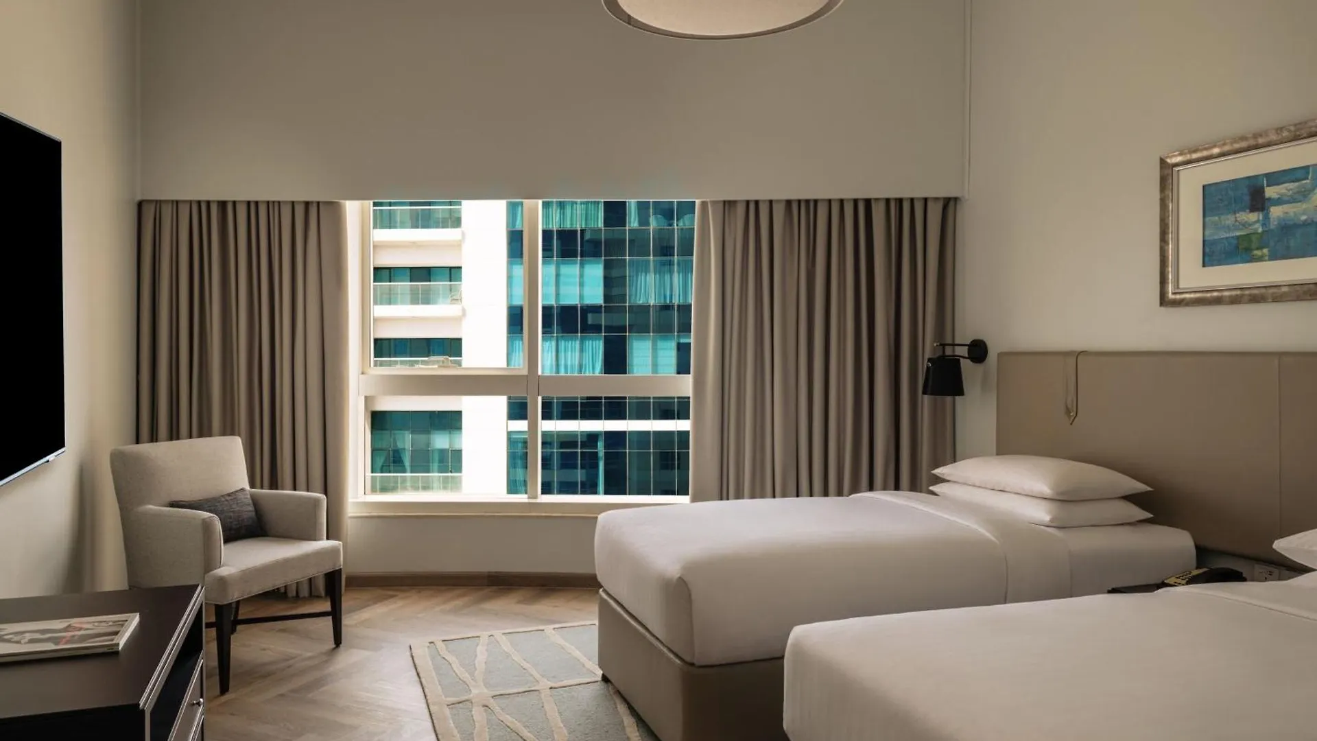 Dubai Marriott Harbour Hotel And Suites