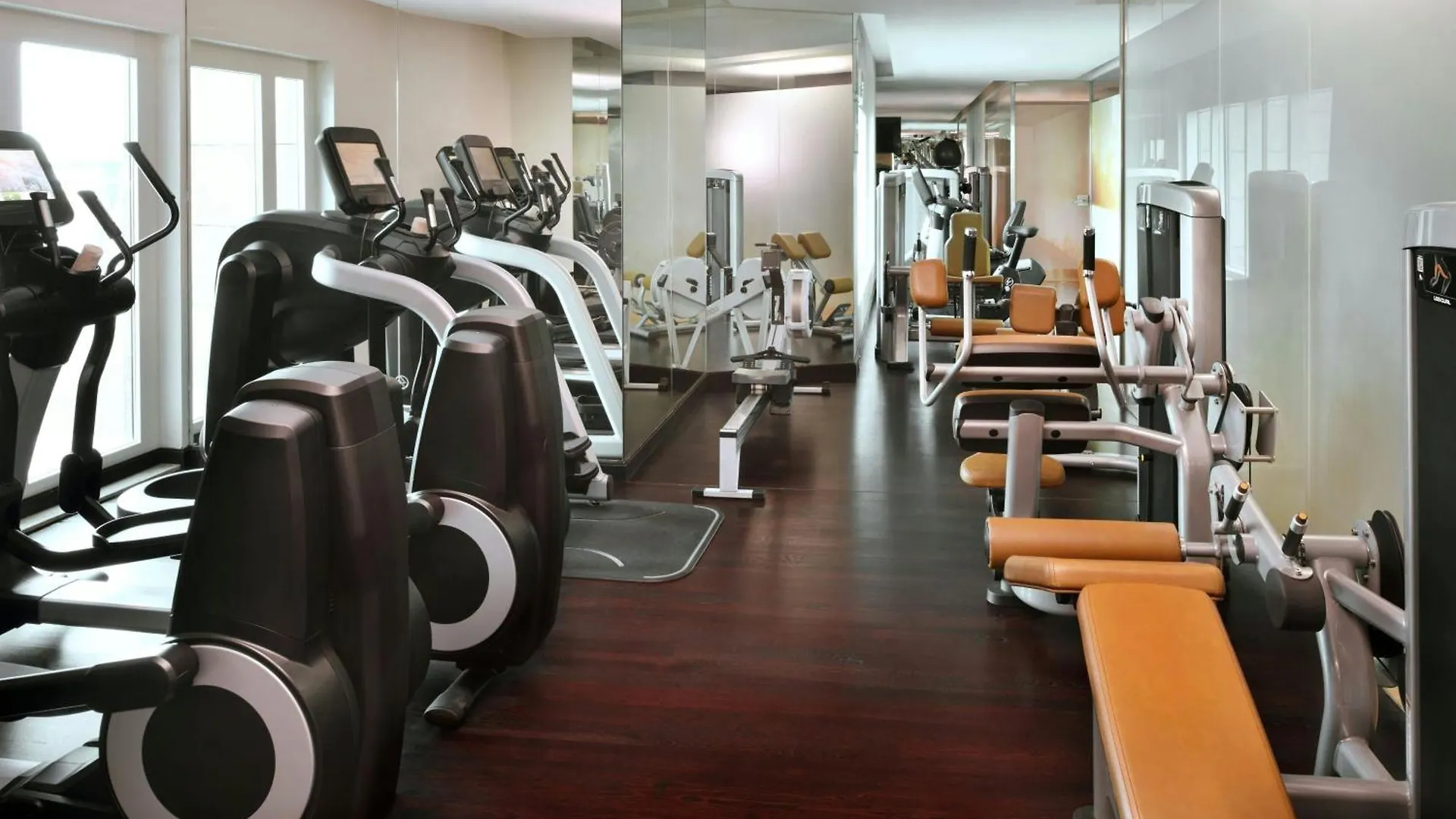 Dubai Marriott Harbour Hotel And Suites